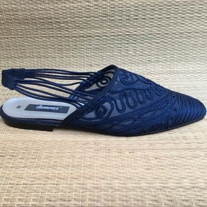 NAVY SHEER FLATS EUC